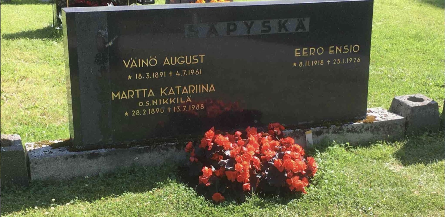 Säpyskän sukuhauta Kangasalla: Väinö August 1891–1961, Martta Katariina o.s. Nikkilä 1890–1988 ja Eero Ensio 1918–1926